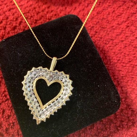 10K diamond heart shape pendant! - Picture 4 of 4
